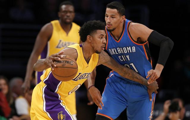 北京国安玄学加持？罕见：河南球迷震撼出征，大量聚集在候车厅（北京国安气运加成？少见一幕：河南球迷浩浩荡荡启程，候车厅人潮涌动）