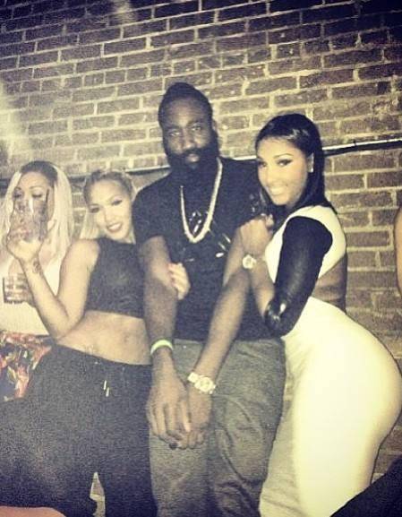 巧了，恰尔汗奥卢上次和这次罚丢点球都在意甲第12轮第74分钟（同轮同分钟！恰尔汗奥卢两次点球不进都在意甲第12轮第74分钟）