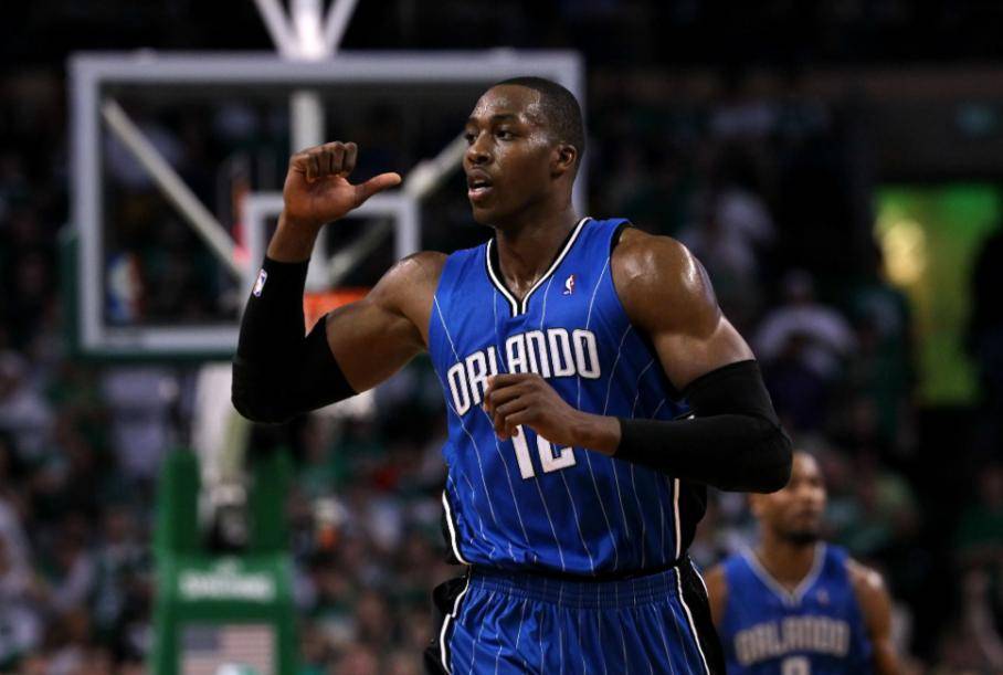 世界杯预热海报里没有C罗遭质疑，FIFA删除原海报改“怀旧”（C罗缺席世界杯预热海报引质疑，FIFA删原海报改发“怀旧版”）