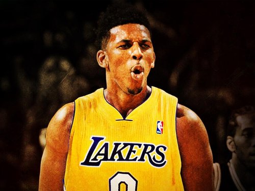 北伦敦德比还能上吗？加布里埃尔在比赛中疑似腹股沟受伤被替换下场（北伦敦德比成疑：加布里埃尔疑似腹股沟受伤提前退场）