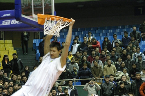 对位防守几乎无懈可击（盯人防守近乎滴水不漏）